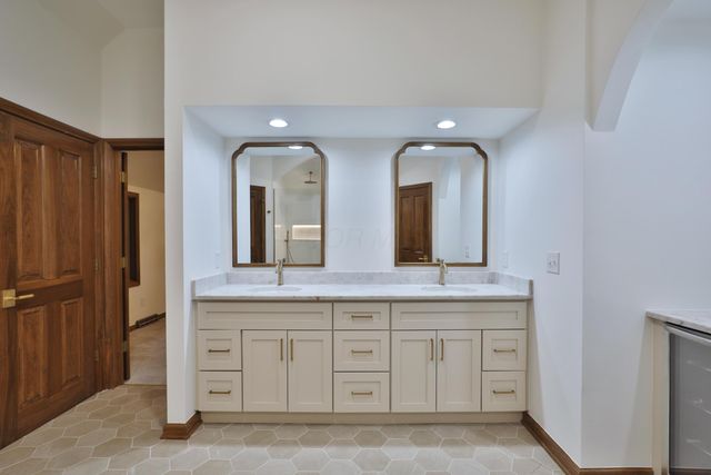 128 Green Springs Drive, Columbus, OH 43235