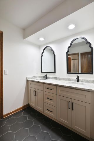 128 Green Springs Drive, Columbus, OH 43235