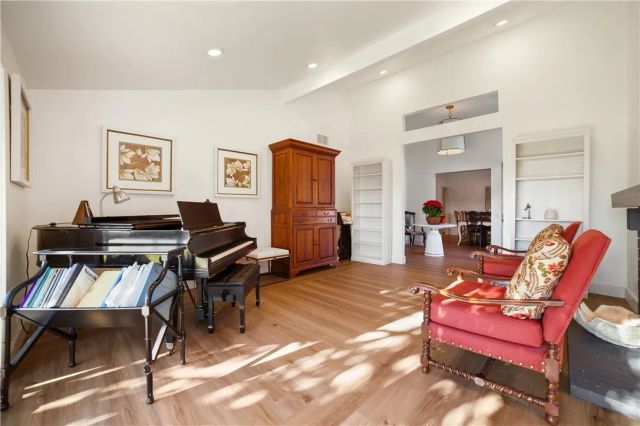 11 Jetty Drive, Corona Del Mar, CA 92625