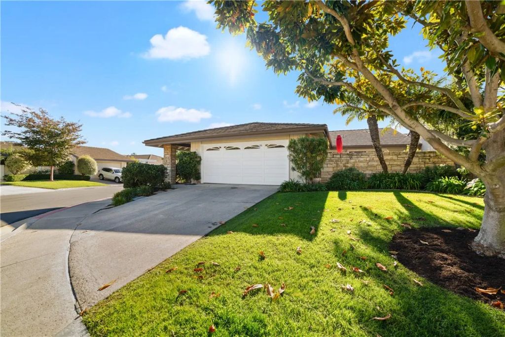 11 Jetty Drive, Corona Del Mar, CA 92625