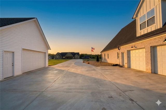 29 Ravenfield Road, Taylorsville, GA 30178