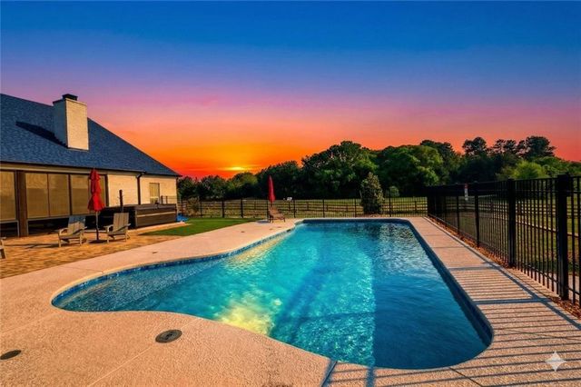 29 Ravenfield Road, Taylorsville, GA 30178