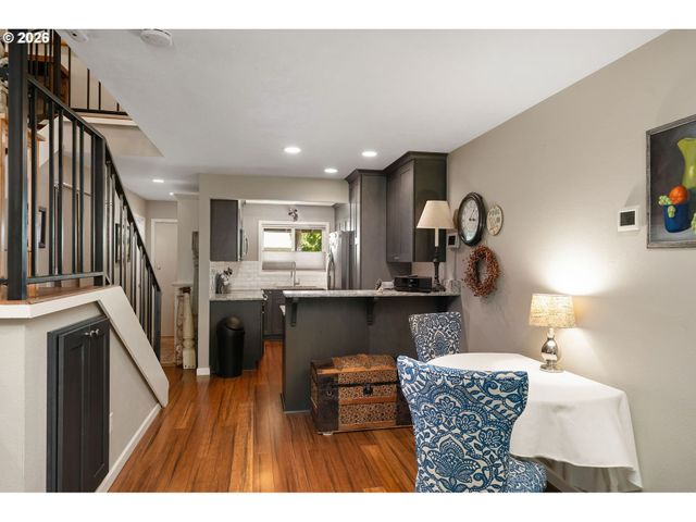 541 N HAYDEN BAY Dr, Portland, OR 97217