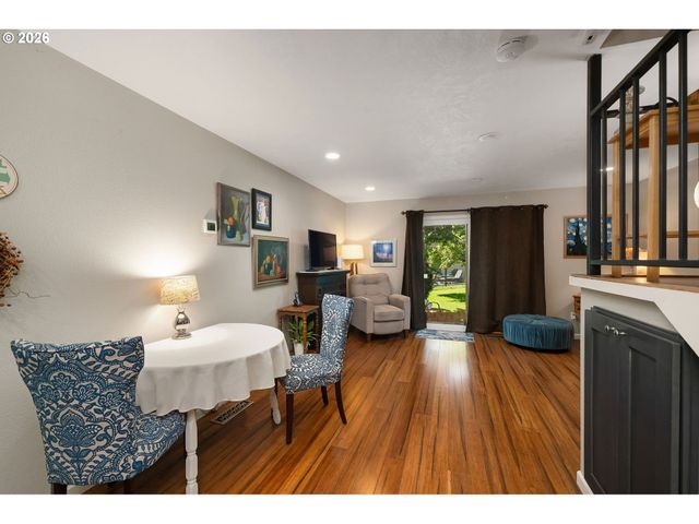 541 N HAYDEN BAY Dr, Portland, OR 97217