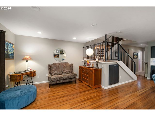 541 N HAYDEN BAY Dr, Portland, OR 97217