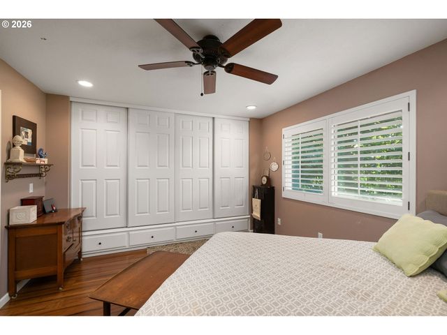 541 N HAYDEN BAY Dr, Portland, OR 97217