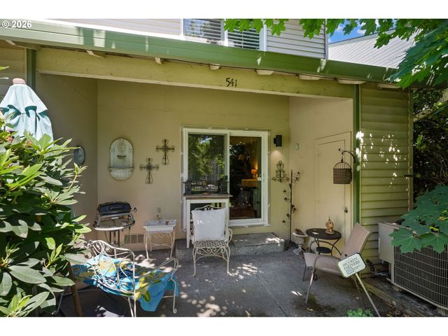 541 N HAYDEN BAY Dr, Portland, OR 97217