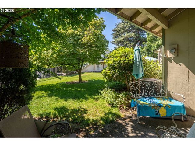 541 N HAYDEN BAY Dr, Portland, OR 97217