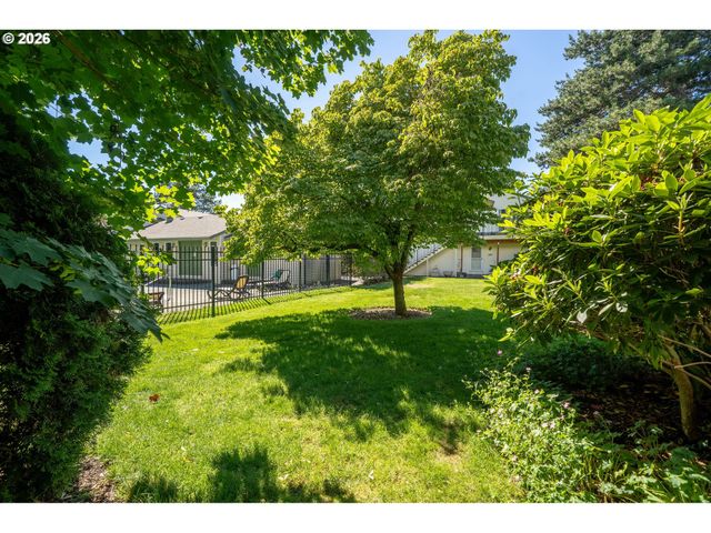 541 N HAYDEN BAY Dr, Portland, OR 97217