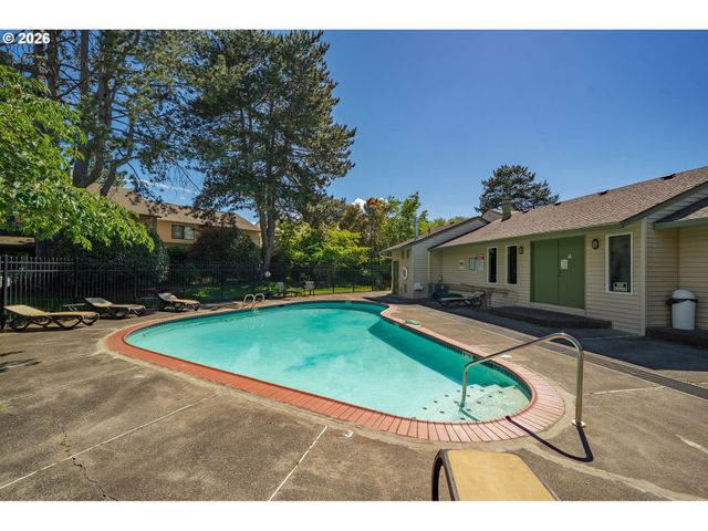 541 N HAYDEN BAY Dr, Portland, OR 97217