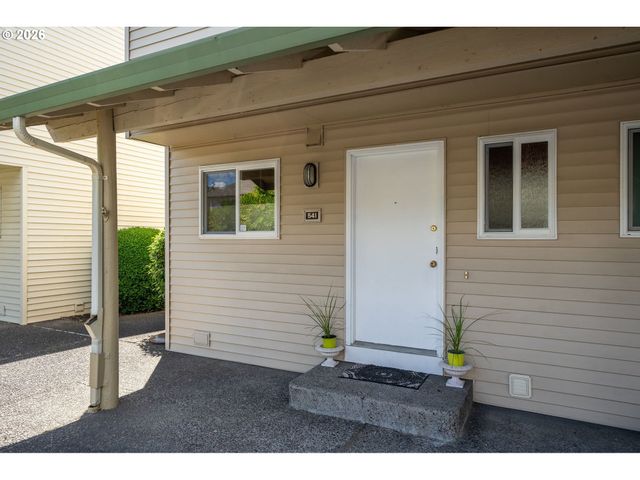 541 N HAYDEN BAY Dr, Portland, OR 97217