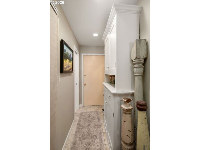 541 N HAYDEN BAY Dr, Portland, OR 97217