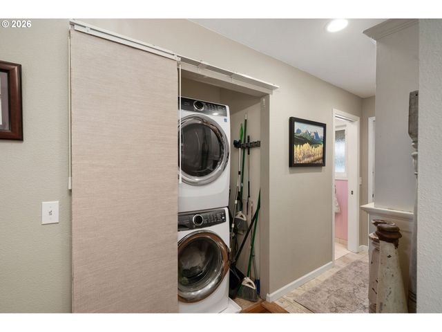 541 N HAYDEN BAY Dr, Portland, OR 97217