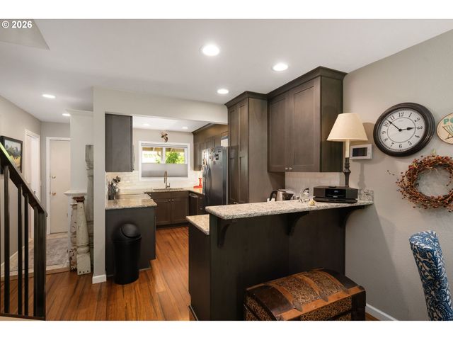 541 N HAYDEN BAY Dr, Portland, OR 97217