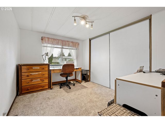 1400 CANDLELIGHT Dr 105, Eugene, OR 97402