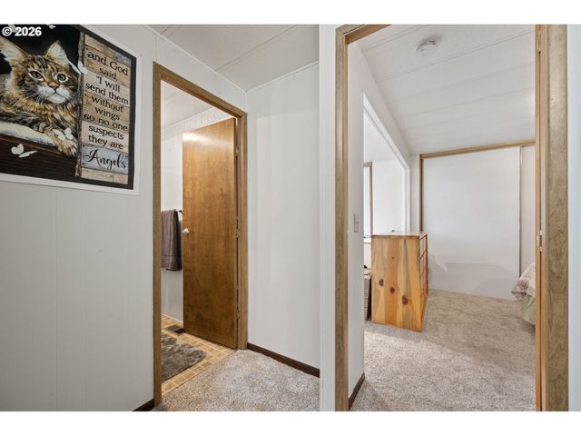 1400 CANDLELIGHT Dr 105, Eugene, OR 97402