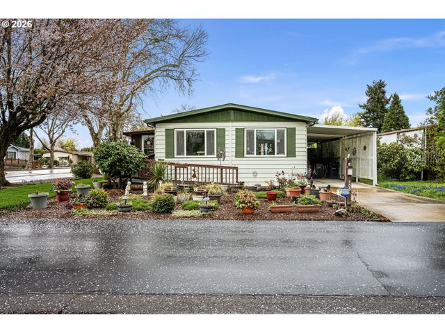 1400 CANDLELIGHT Dr 105, Eugene, OR 97402