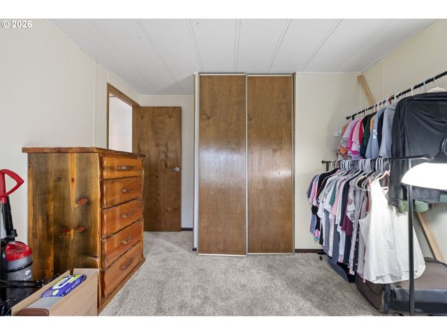 1400 CANDLELIGHT Dr 105, Eugene, OR 97402