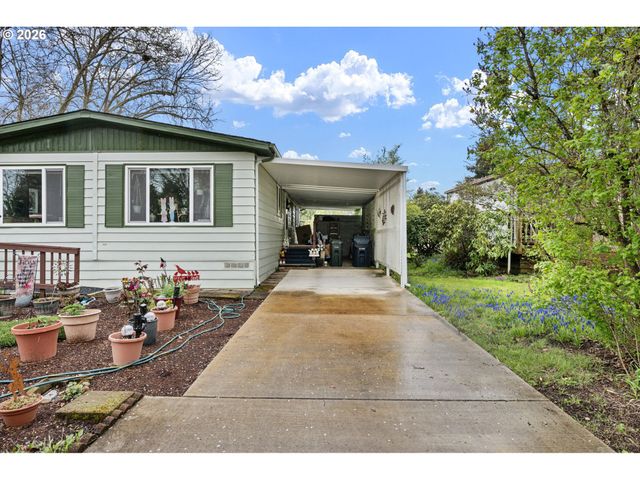 1400 CANDLELIGHT Dr 105, Eugene, OR 97402