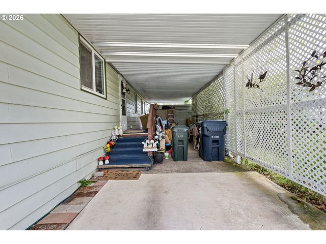 1400 CANDLELIGHT Dr 105, Eugene, OR 97402