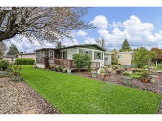 1400 CANDLELIGHT Dr 105, Eugene, OR 97402