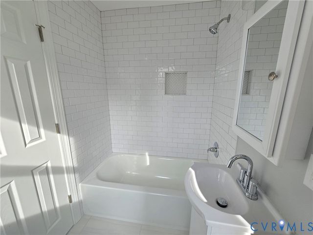 215 Naglee Ave, Sandston, VA 23150