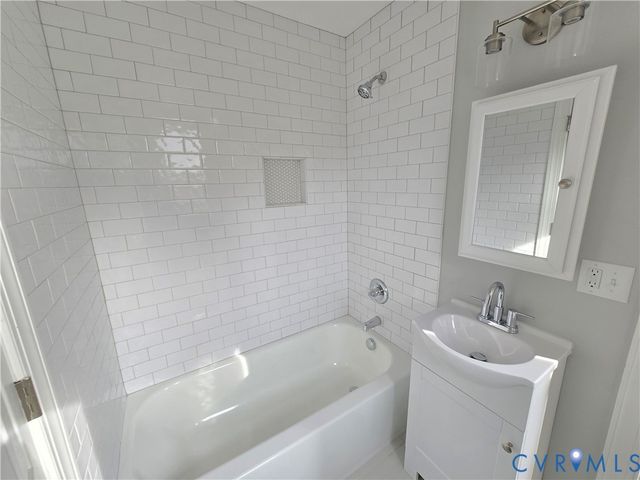 215 Naglee Ave, Sandston, VA 23150