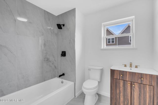 13 Locust Street, Highlands, NJ 07732