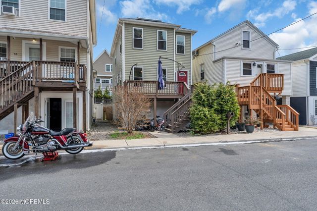 13 Locust Street, Highlands, NJ 07732