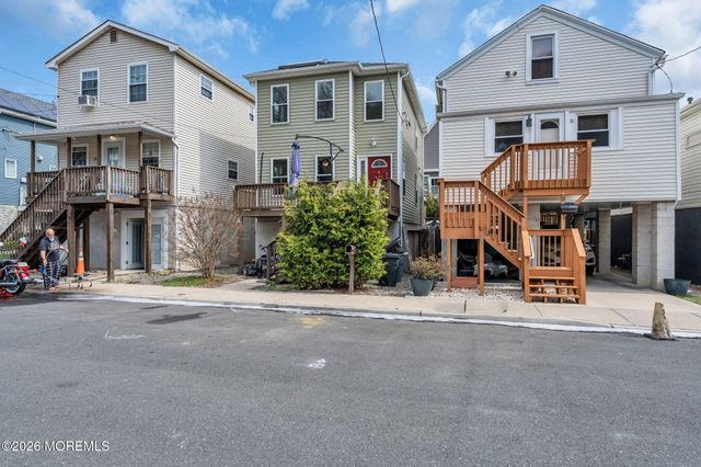 13 Locust Street, Highlands, NJ 07732