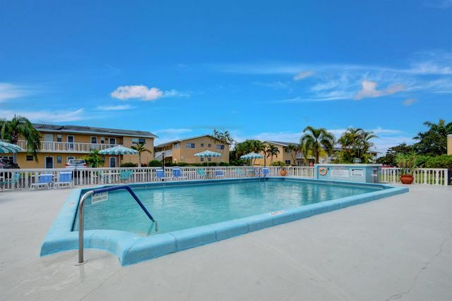 2152 NE 1st Way 205, Boynton Beach, FL 33435