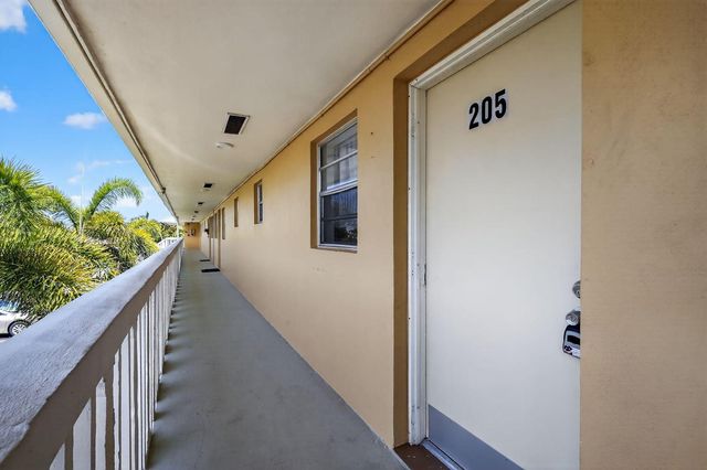 2152 NE 1st Way 205, Boynton Beach, FL 33435
