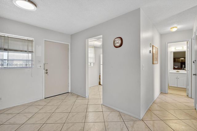 2152 NE 1st Way 205, Boynton Beach, FL 33435