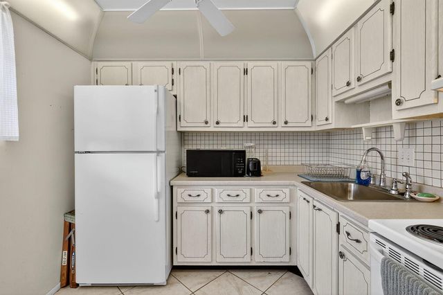 2152 NE 1st Way 205, Boynton Beach, FL 33435