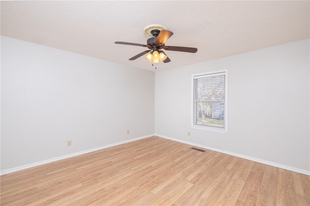 2926 N Loxley Avenue, Fayetteville, AR 72703