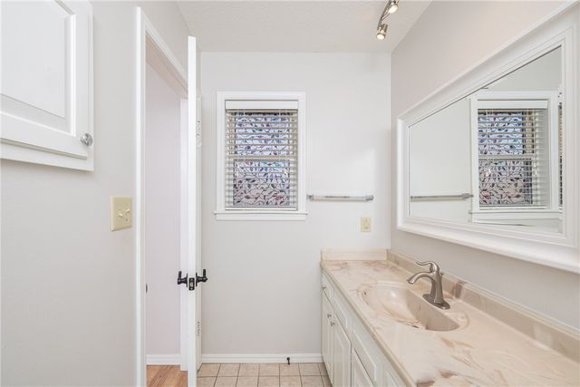 2926 N Loxley Avenue, Fayetteville, AR 72703