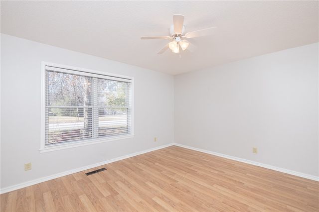 2926 N Loxley Avenue, Fayetteville, AR 72703