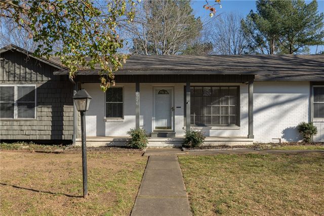 2926 N Loxley Avenue, Fayetteville, AR 72703