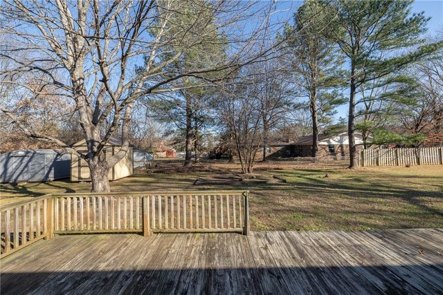 2926 N Loxley Avenue, Fayetteville, AR 72703