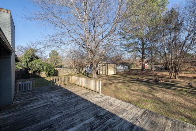 2926 N Loxley Avenue, Fayetteville, AR 72703