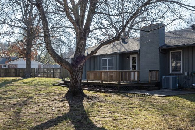 2926 N Loxley Avenue, Fayetteville, AR 72703