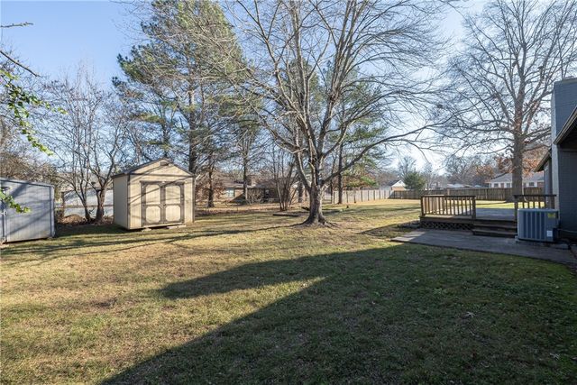 2926 N Loxley Avenue, Fayetteville, AR 72703