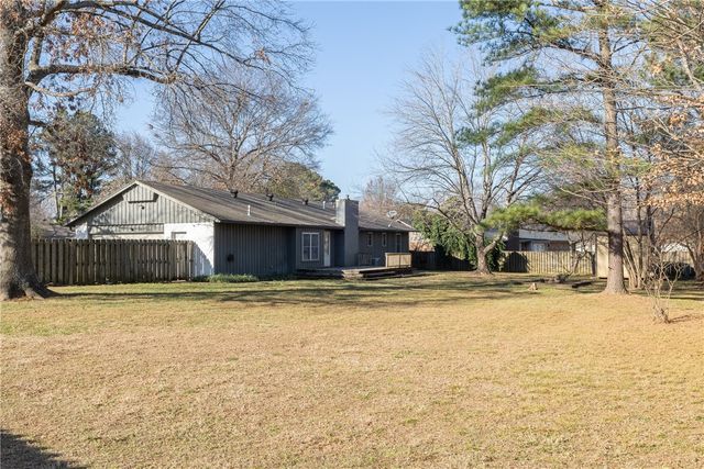 2926 N Loxley Avenue, Fayetteville, AR 72703