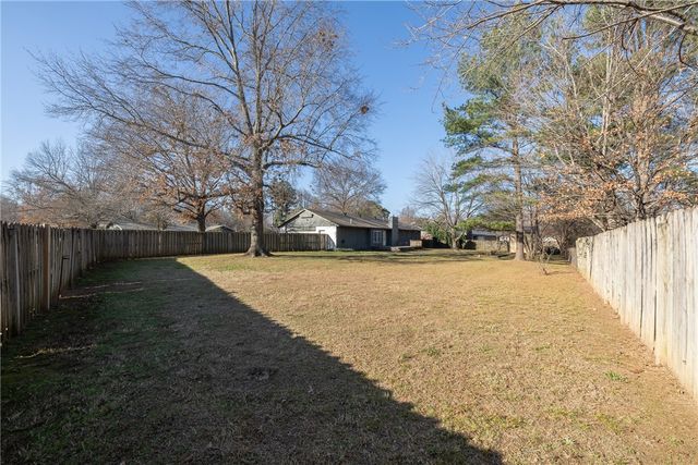 2926 N Loxley Avenue, Fayetteville, AR 72703