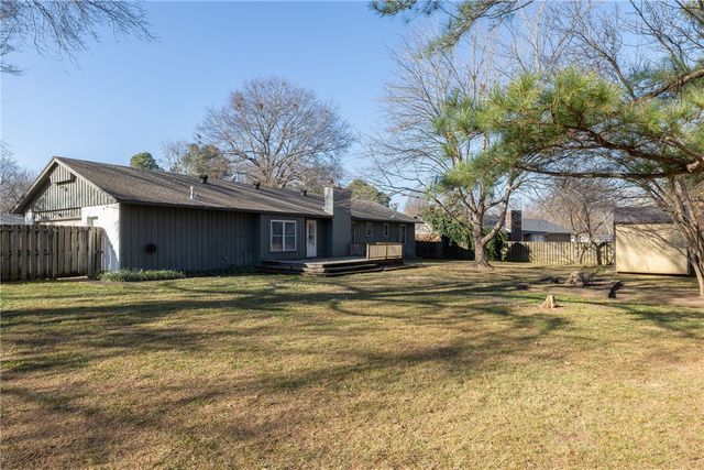 2926 N Loxley Avenue, Fayetteville, AR 72703