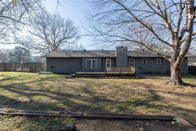 2926 N Loxley Avenue, Fayetteville, AR 72703