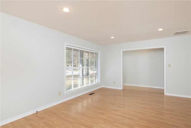 2926 N Loxley Avenue, Fayetteville, AR 72703