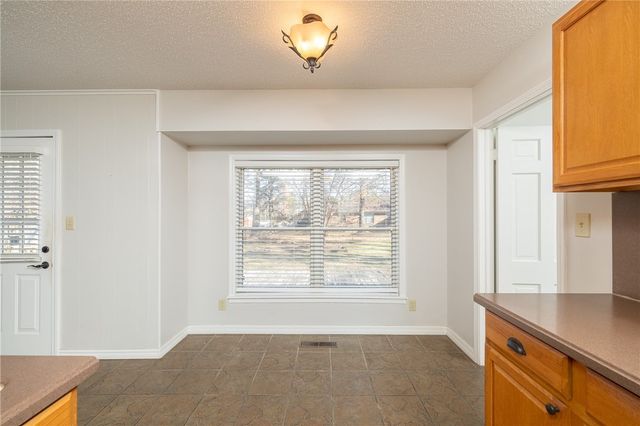 2926 N Loxley Avenue, Fayetteville, AR 72703