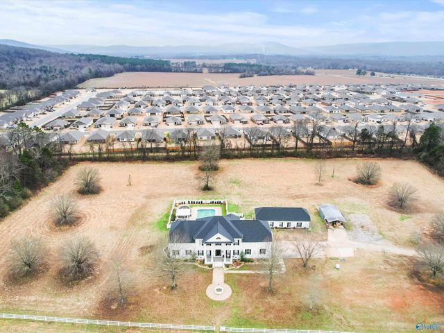 386 St Clair Drive, New Market, AL 35761