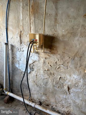 6904 DICKS AVE, Philadelphia, PA 19142